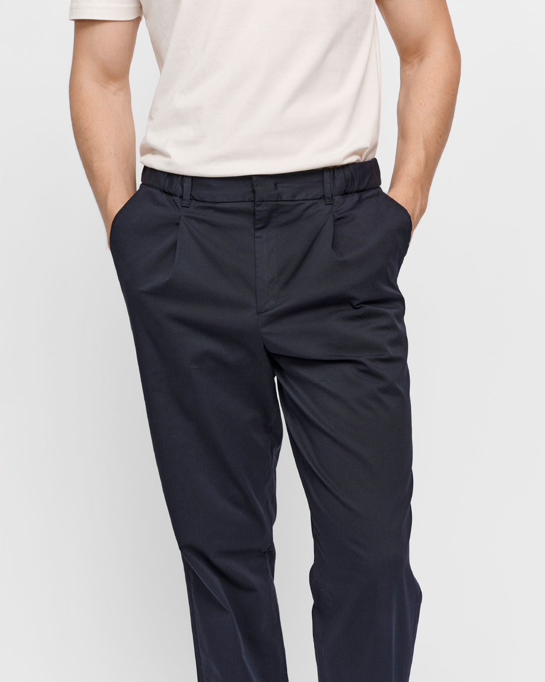 The Relaxed Chino for Men in Navy | Wide Fit, Luxury Cotton
